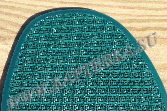 700x466