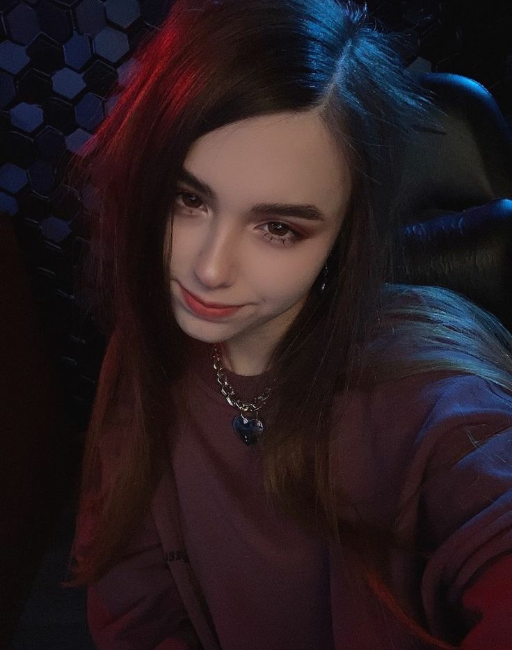 736x935