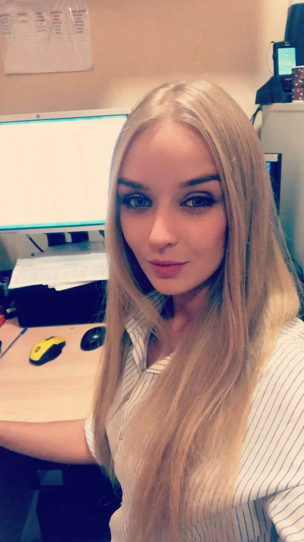 607x1080