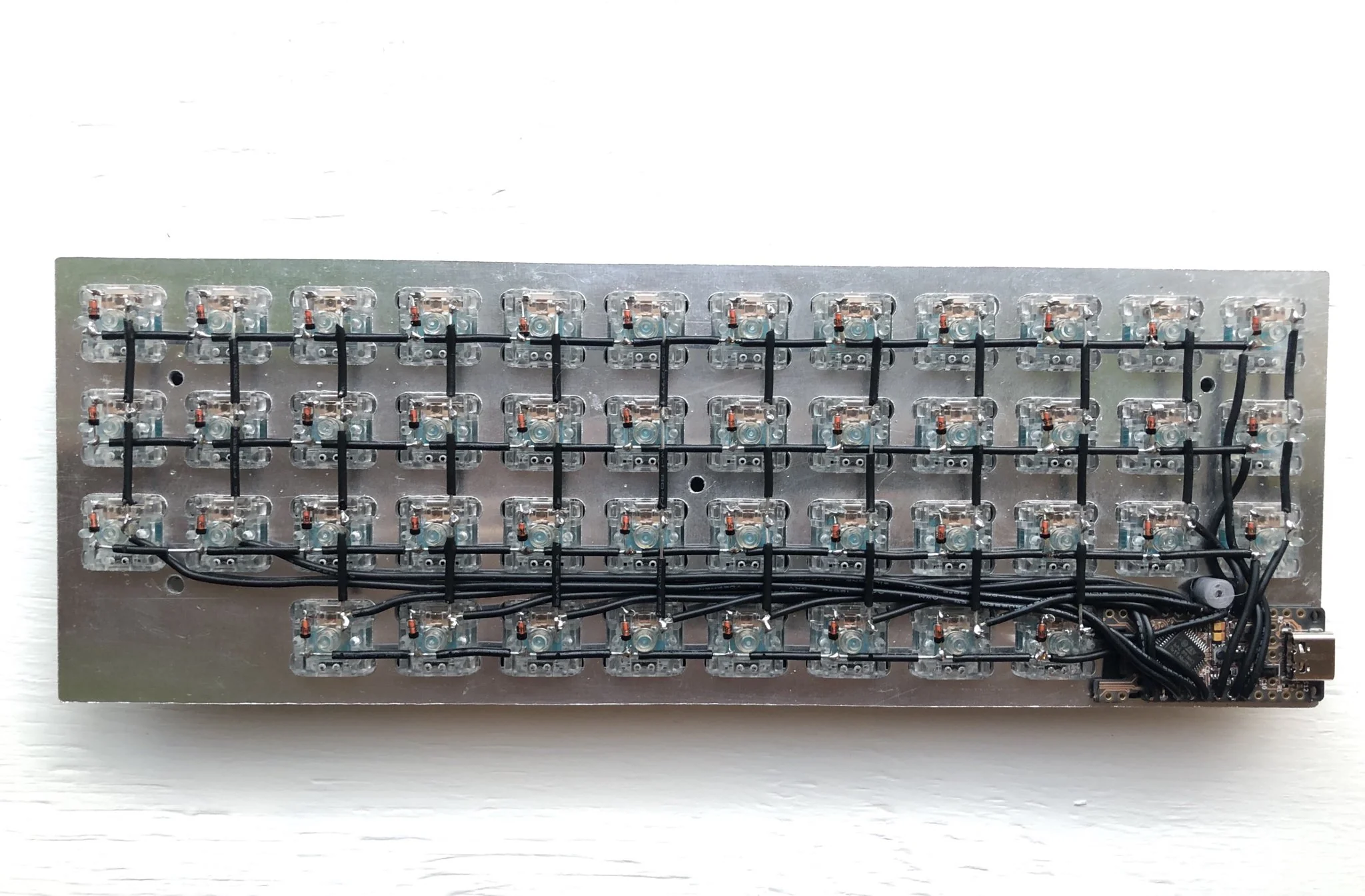 2048x1345