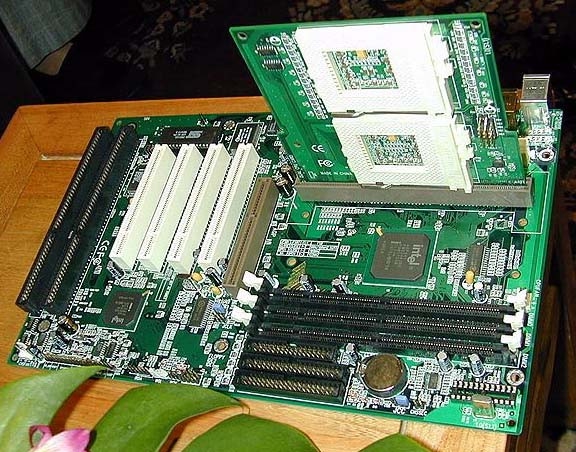 576x452