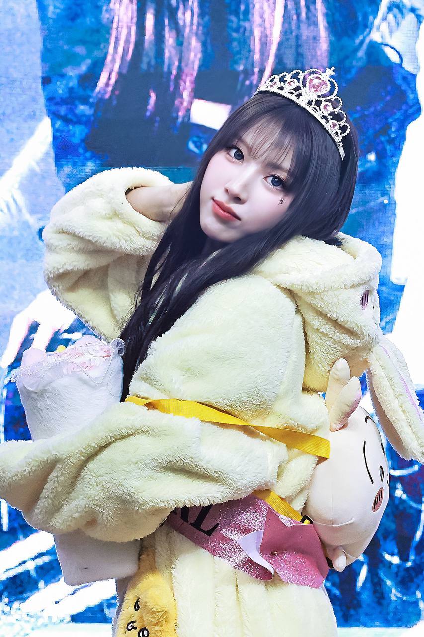 853x1280