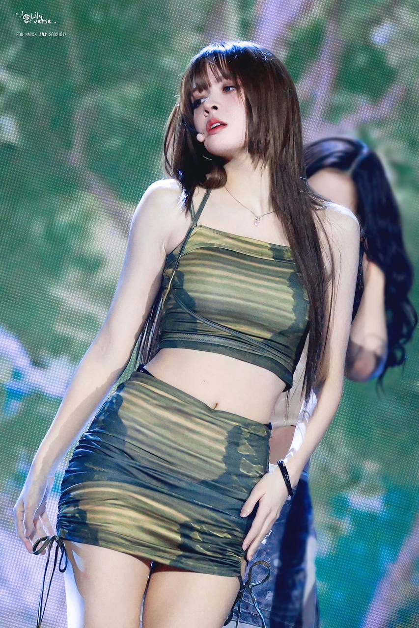853x1280