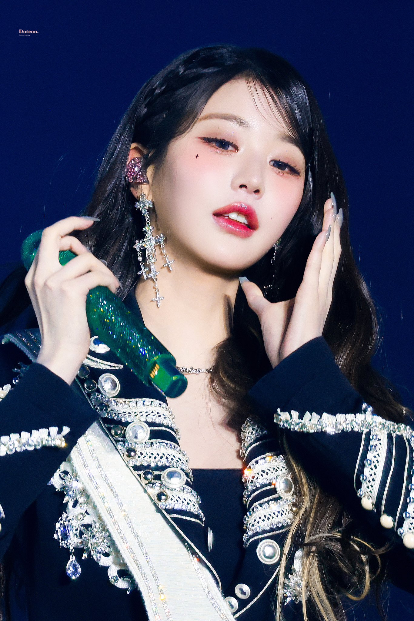1366x2048