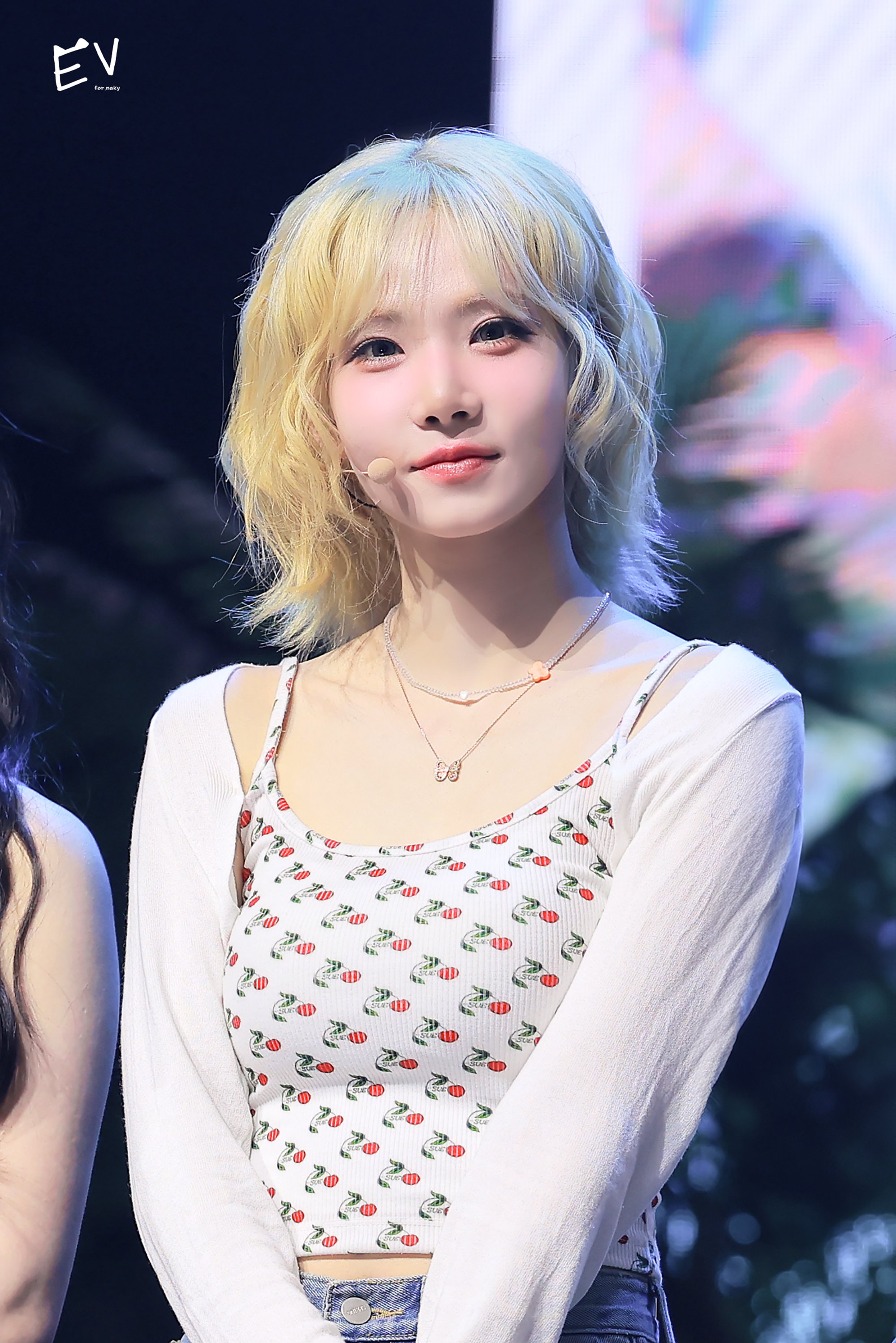 2000x2998
