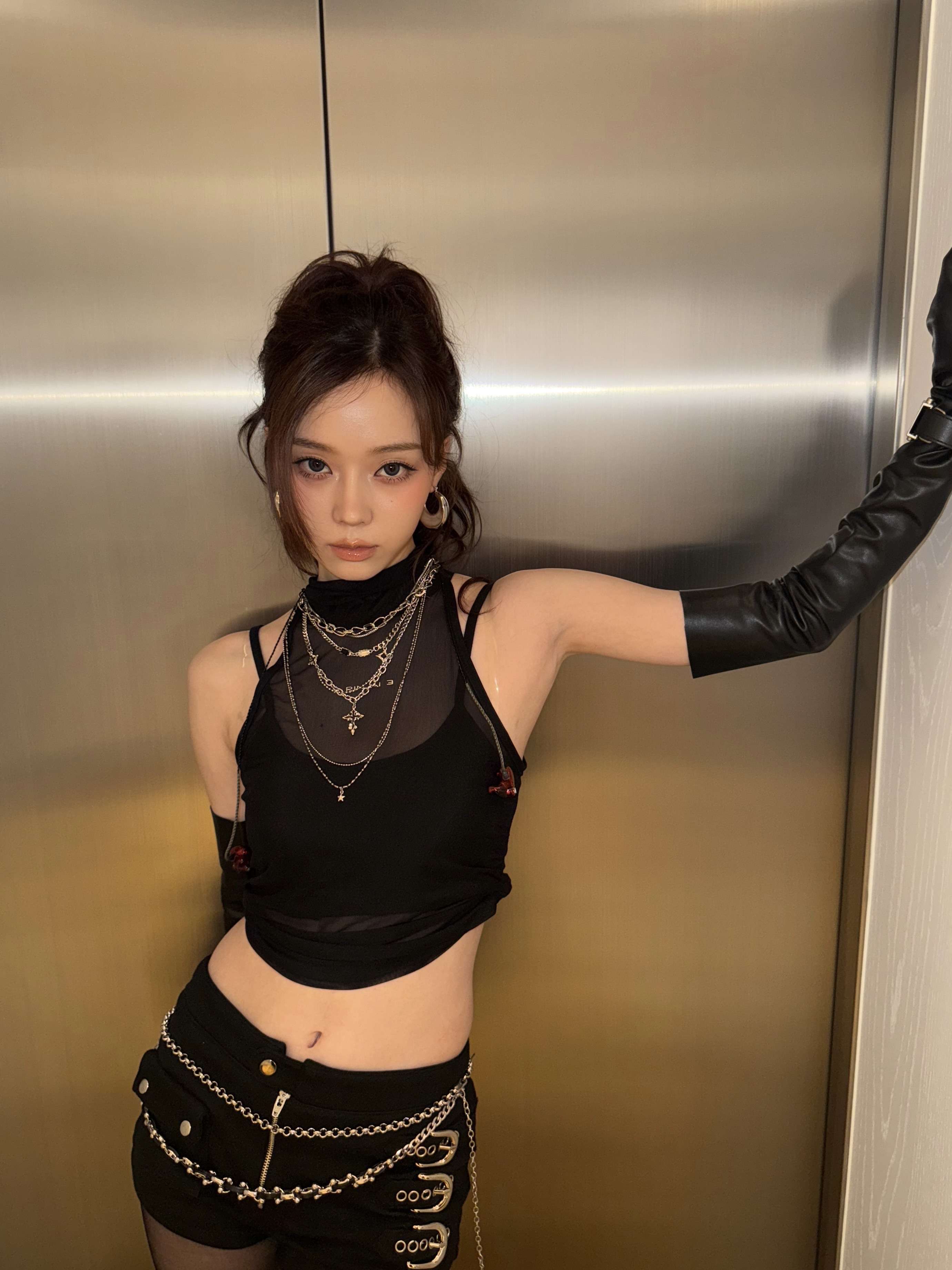 2761x3681