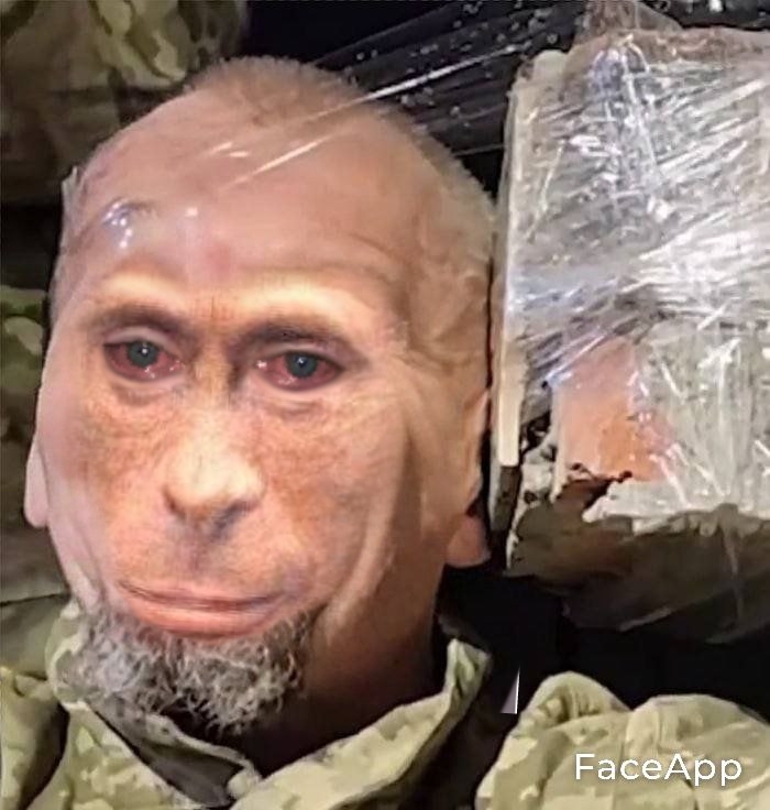 700x736