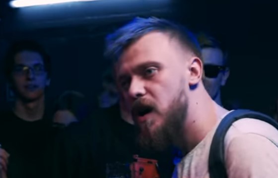 560x360