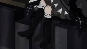 607