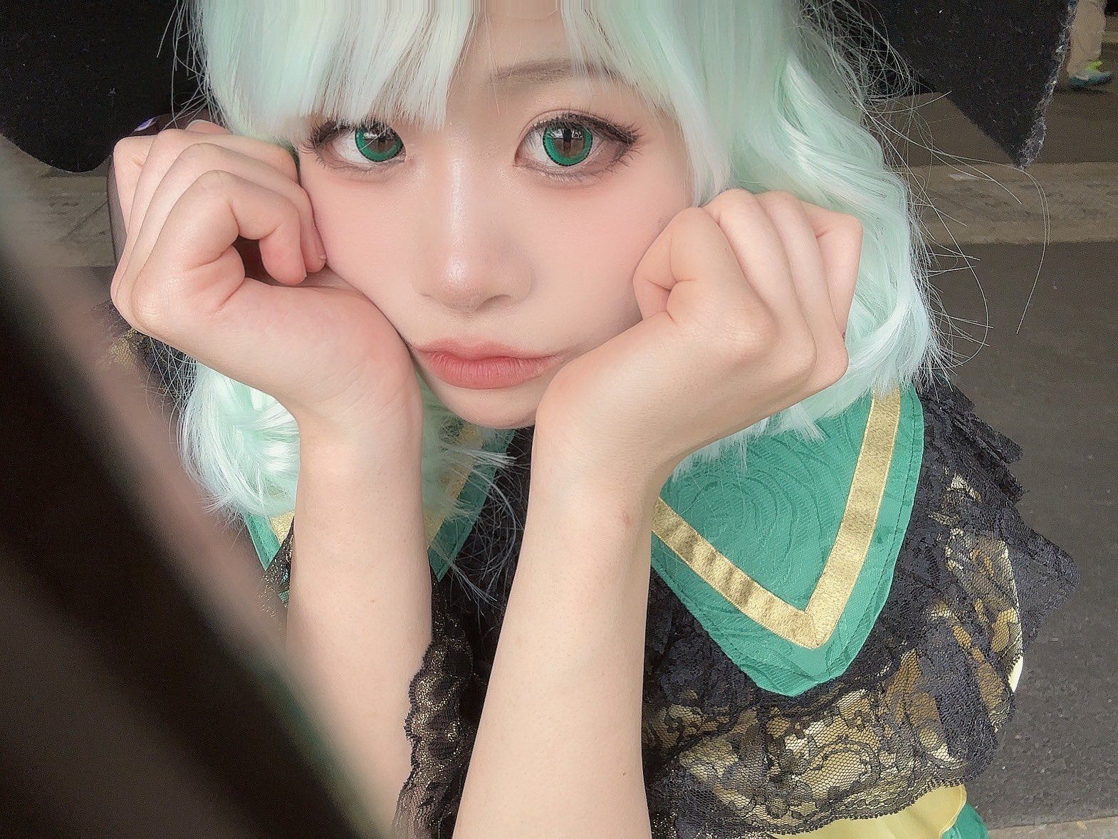 1570x1178