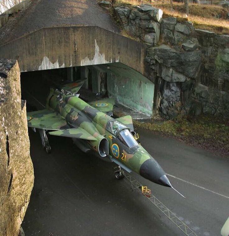 736x759